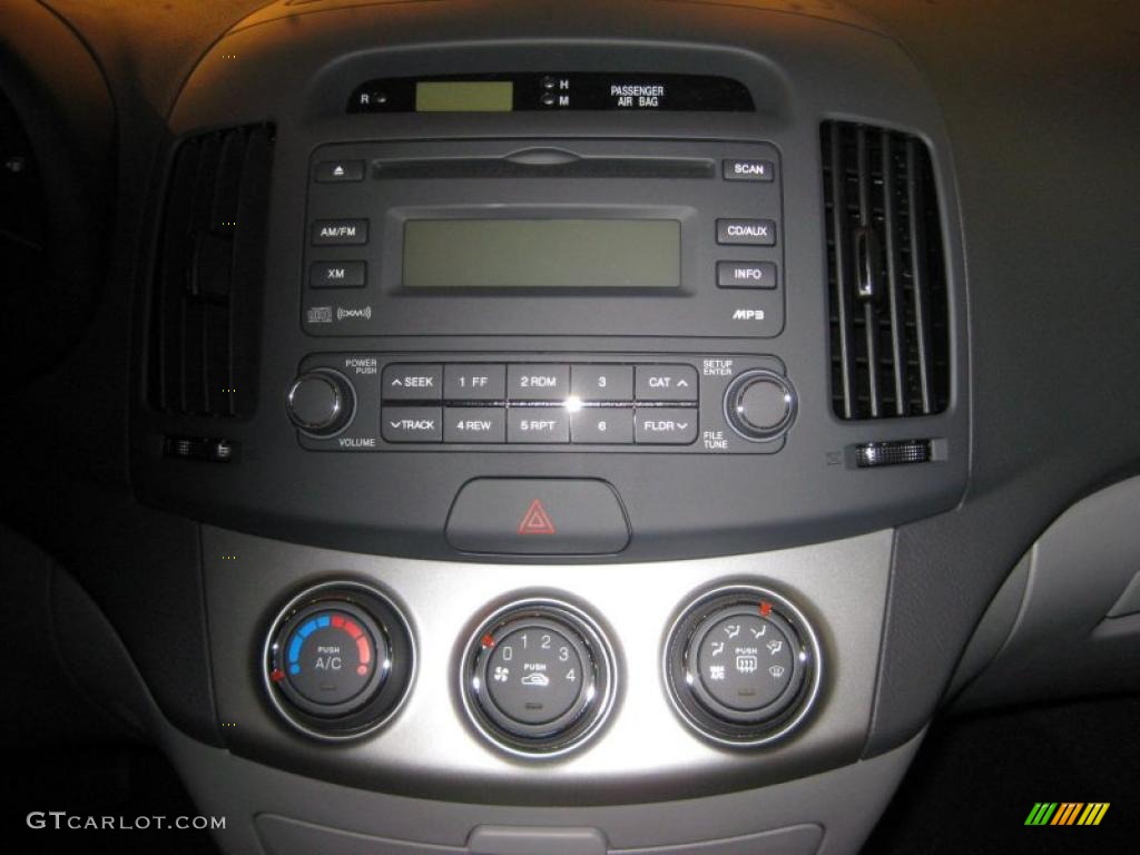 2010 Hyundai Elantra GLS Controls Photo #39936632