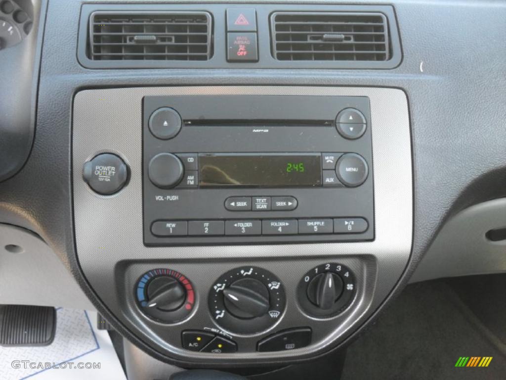 2007 Ford Focus ZX4 SES Sedan Controls Photo #39936808