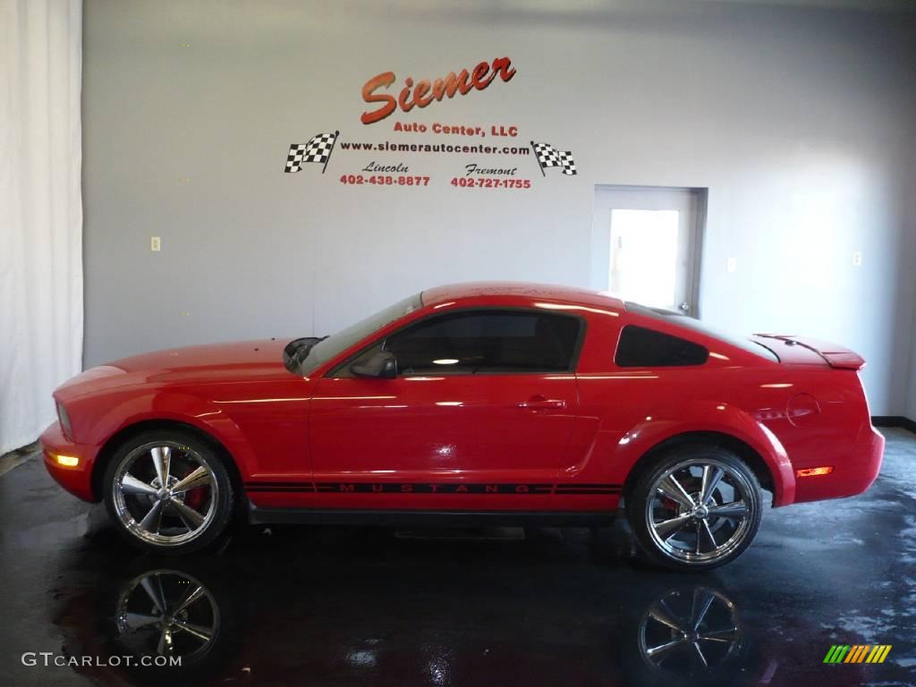 2007 Mustang V6 Deluxe Coupe - Torch Red / Light Graphite photo #1