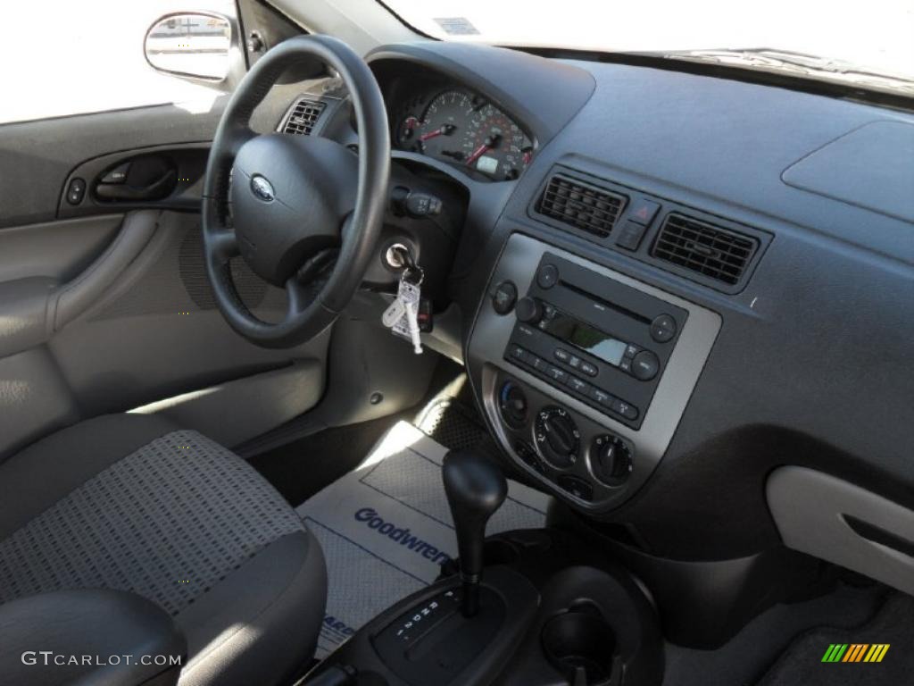 2007 Ford Focus ZX4 SES Sedan Charcoal/Light Flint Dashboard Photo #39936976