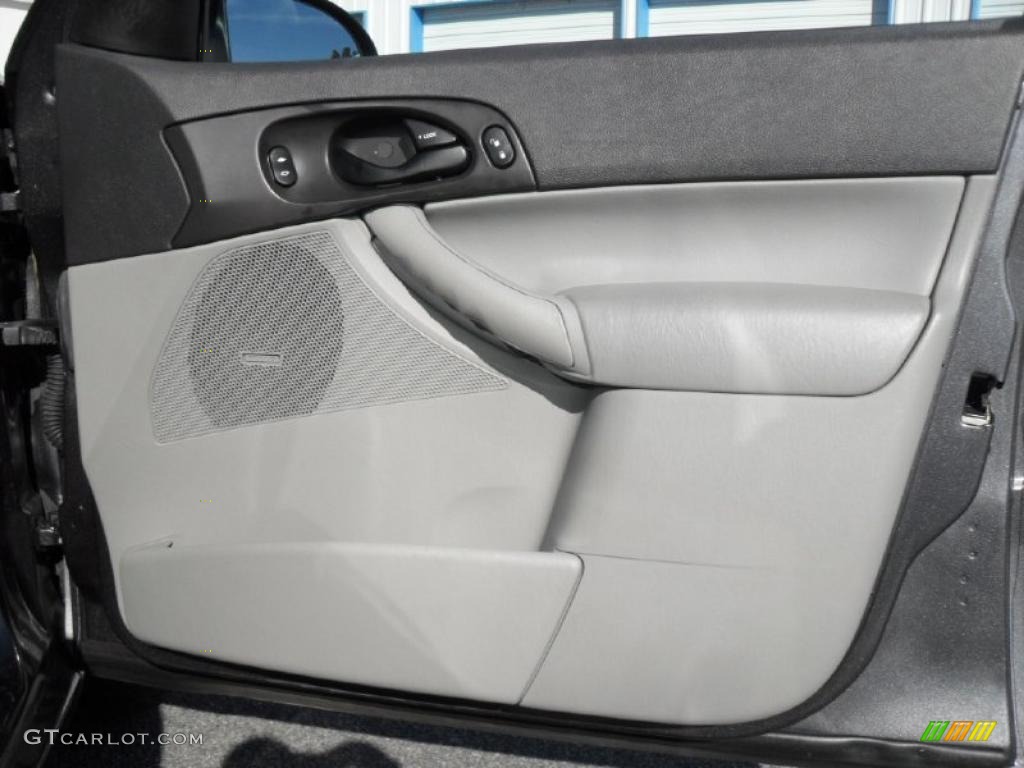 2007 Ford Focus ZX4 SES Sedan Charcoal/Light Flint Door Panel Photo #39936996