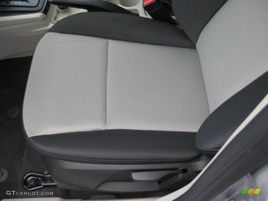 Light Stone/Charcoal Black Cloth Interior 2011 Ford Fiesta S Sedan Photo #39937316