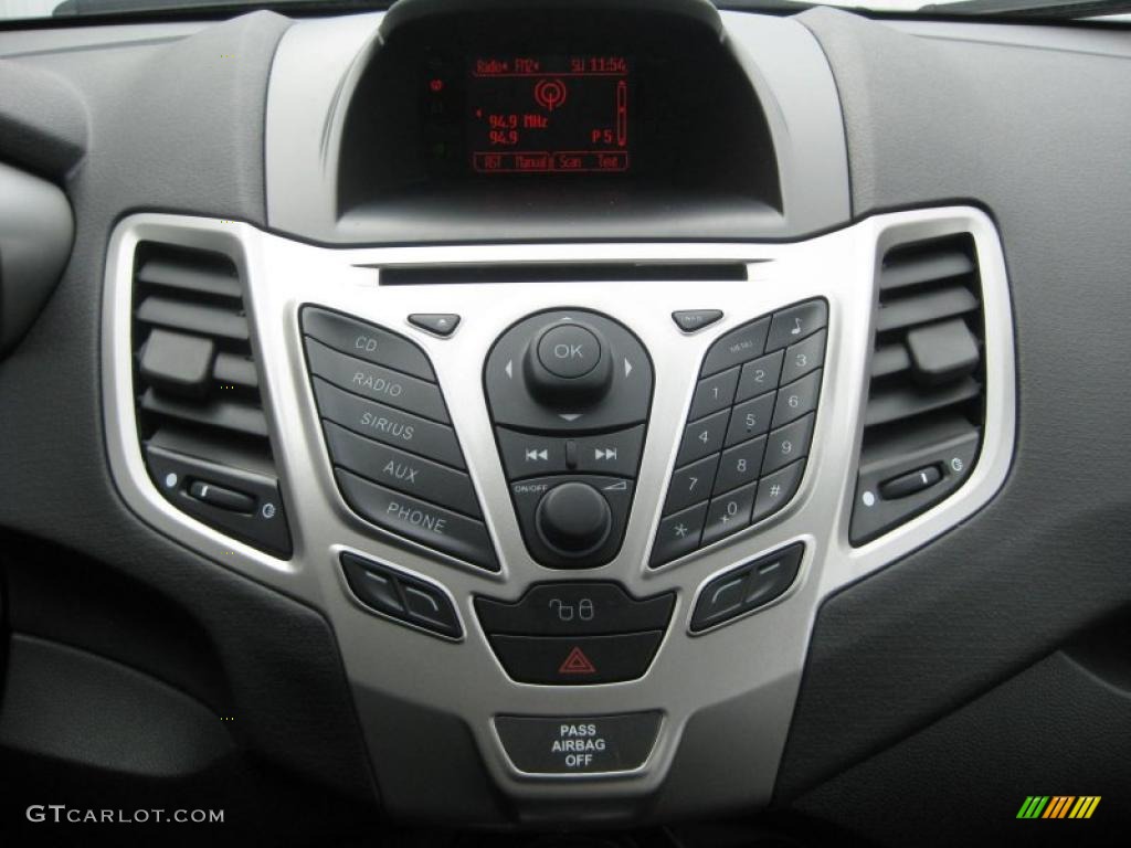 2011 Ford Fiesta SE Sedan Controls Photo #39937940