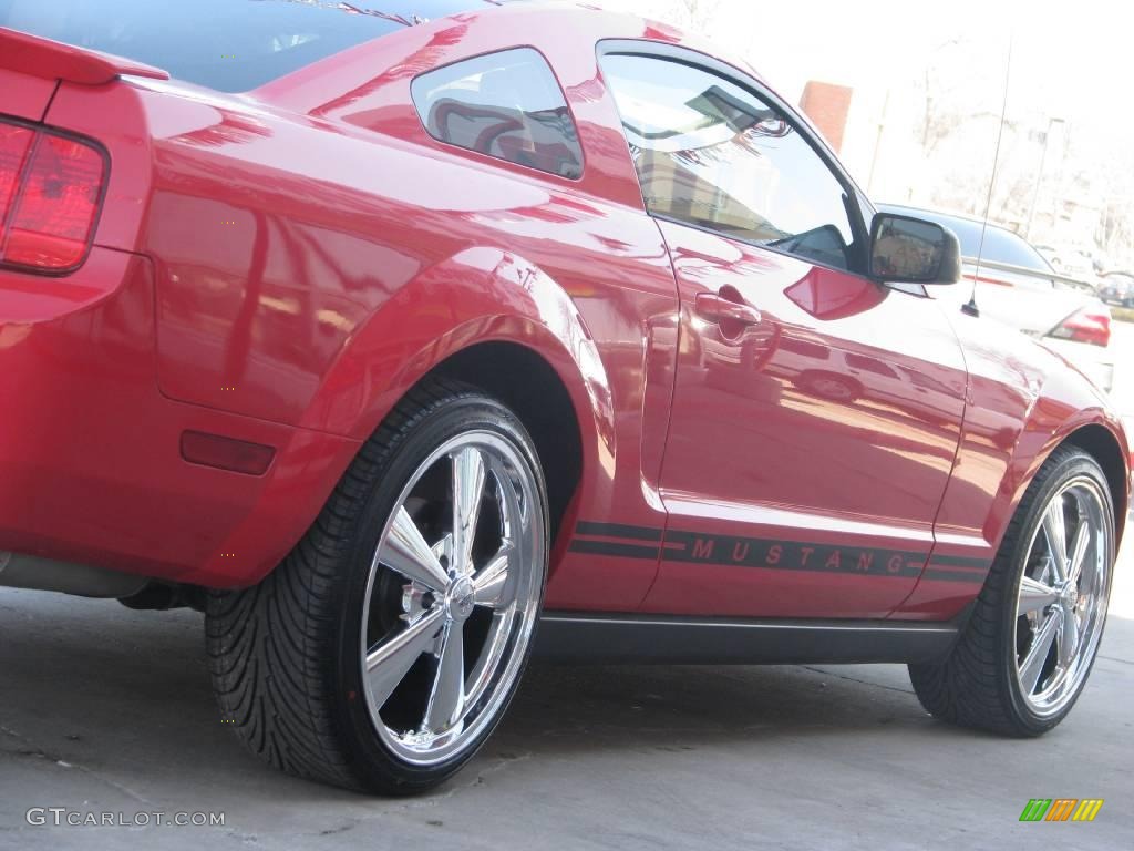 2007 Mustang V6 Deluxe Coupe - Torch Red / Light Graphite photo #18
