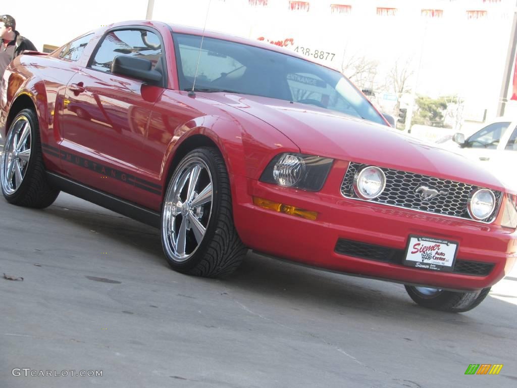 2007 Mustang V6 Deluxe Coupe - Torch Red / Light Graphite photo #20