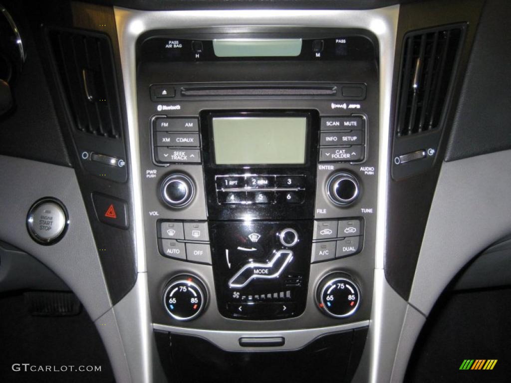 2011 Hyundai Sonata SE 2.0T Controls Photo #39940014