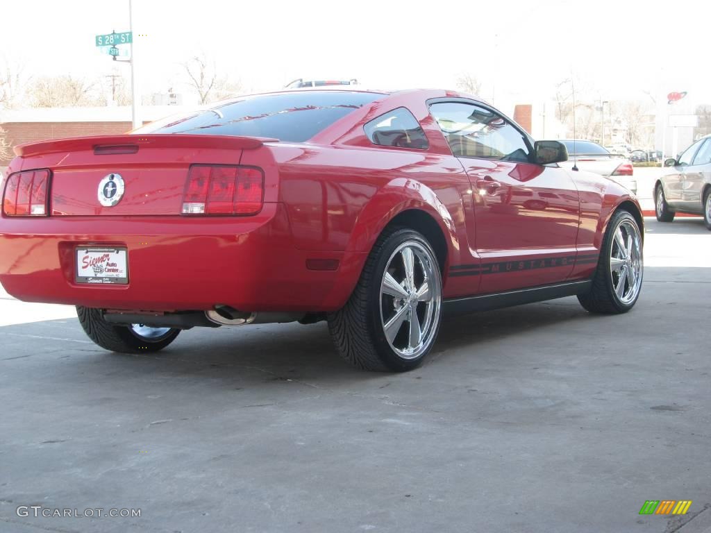 2007 Mustang V6 Deluxe Coupe - Torch Red / Light Graphite photo #32