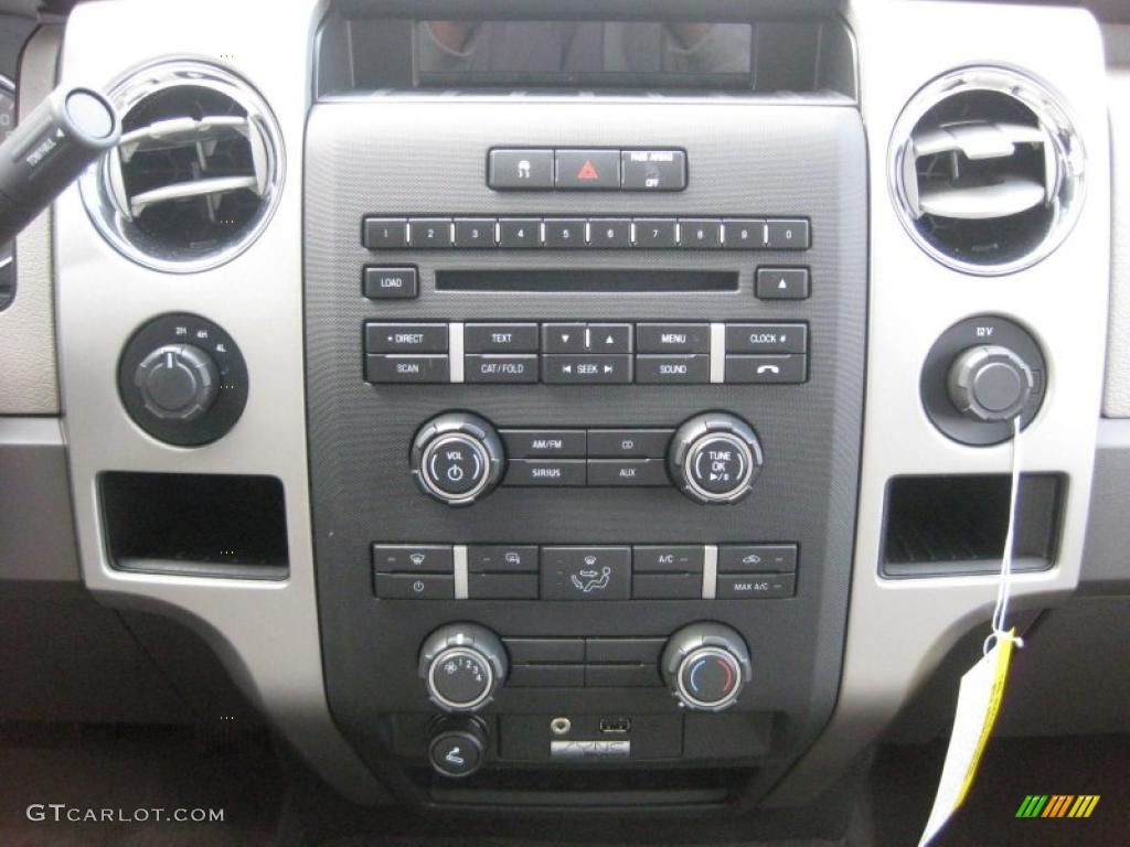 2010 Ford F150 XLT SuperCrew 4x4 Controls Photo #39940274