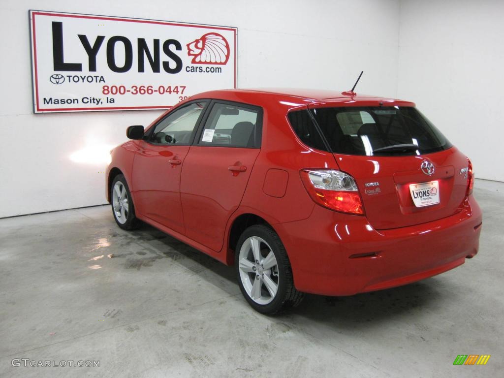 2010 Matrix S - Radiant Red / Ash Gray photo #13