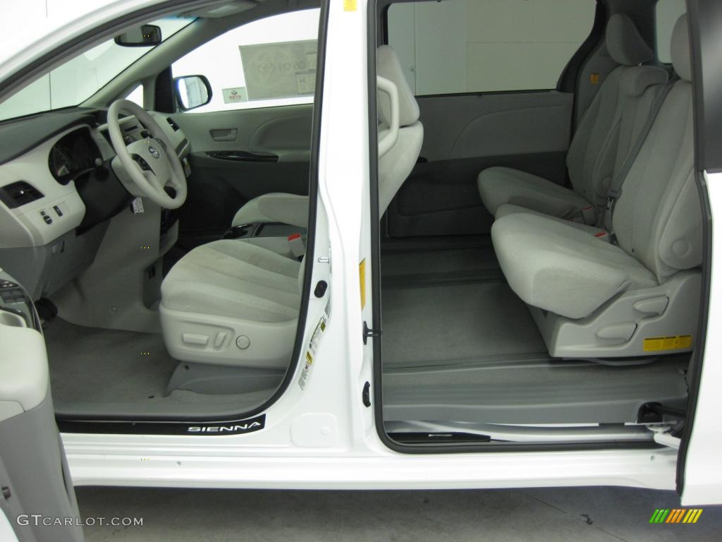 2011 Sienna LE - Super White / Light Gray photo #2