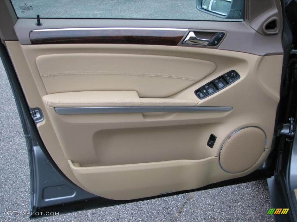 2011 Mercedes-Benz GL 350 Blutec 4Matic Cashmere Door Panel Photo #39944414