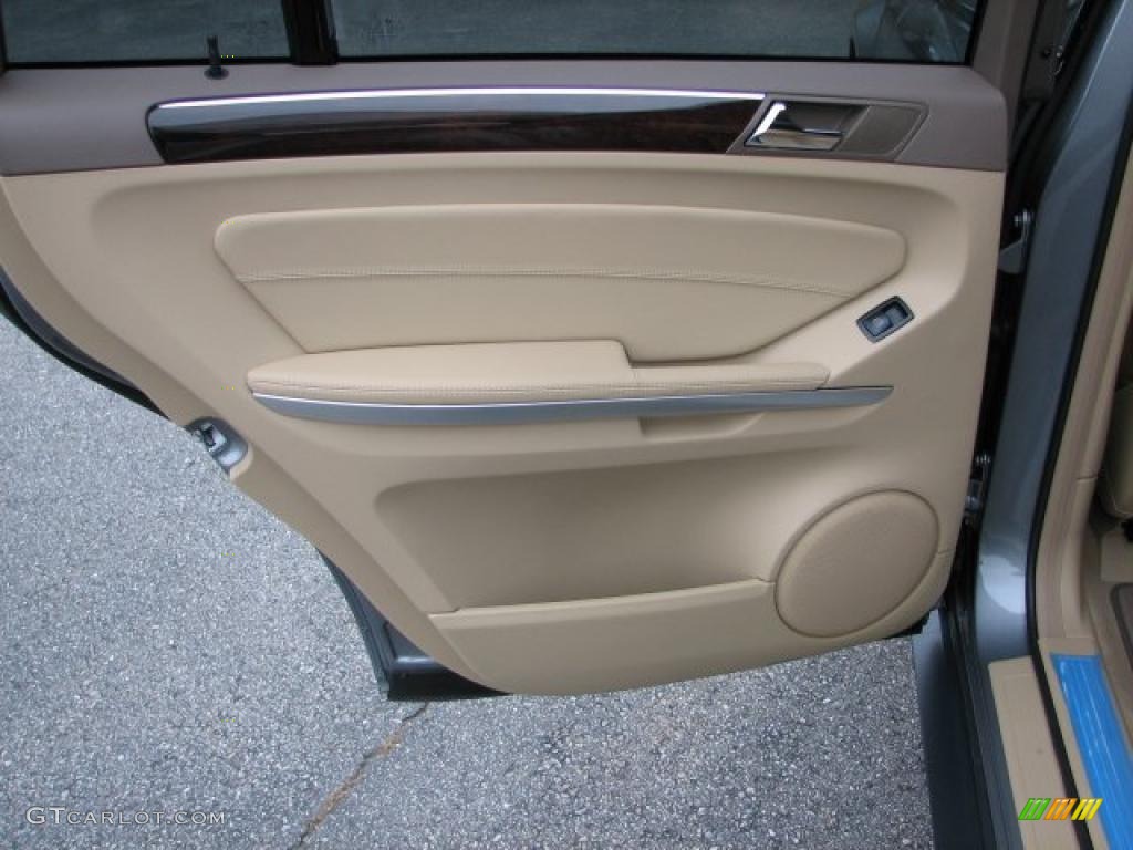2011 Mercedes-Benz GL 350 Blutec 4Matic Cashmere Door Panel Photo #39944440