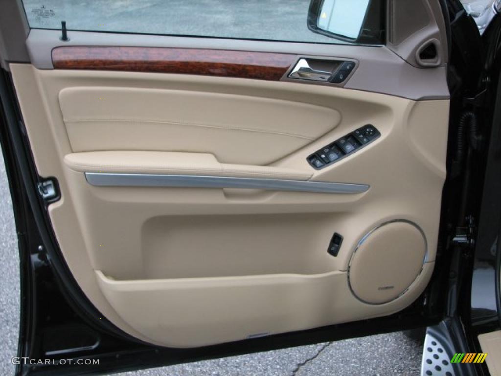 2011 Mercedes-Benz GL 450 4Matic Cashmere Door Panel Photo #39944588