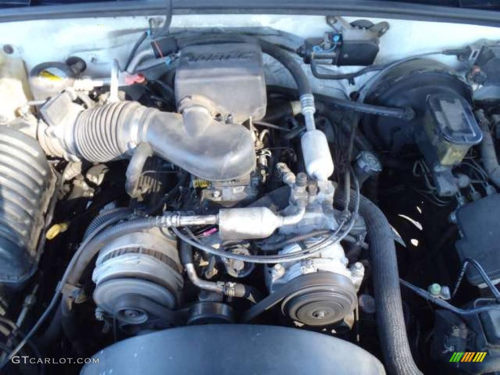 1999 Chevrolet Suburban C1500 LT Engine Photos