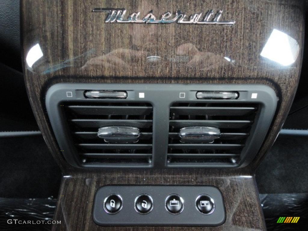2011 Maserati Quattroporte S Controls Photo #39949002