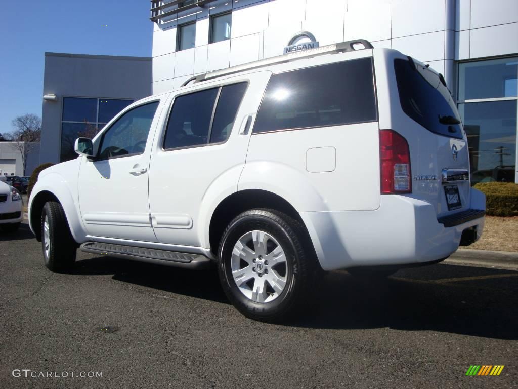 2006 Pathfinder LE 4x4 - Avalanche White / Graphite photo #6