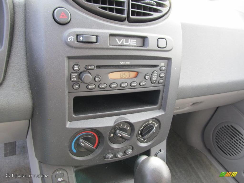 2003 Saturn VUE AWD Controls Photo #39952530
