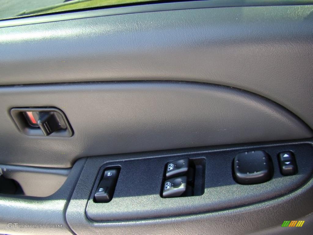 2005 Chevrolet Silverado 1500 LS Regular Cab Controls Photo #39953650