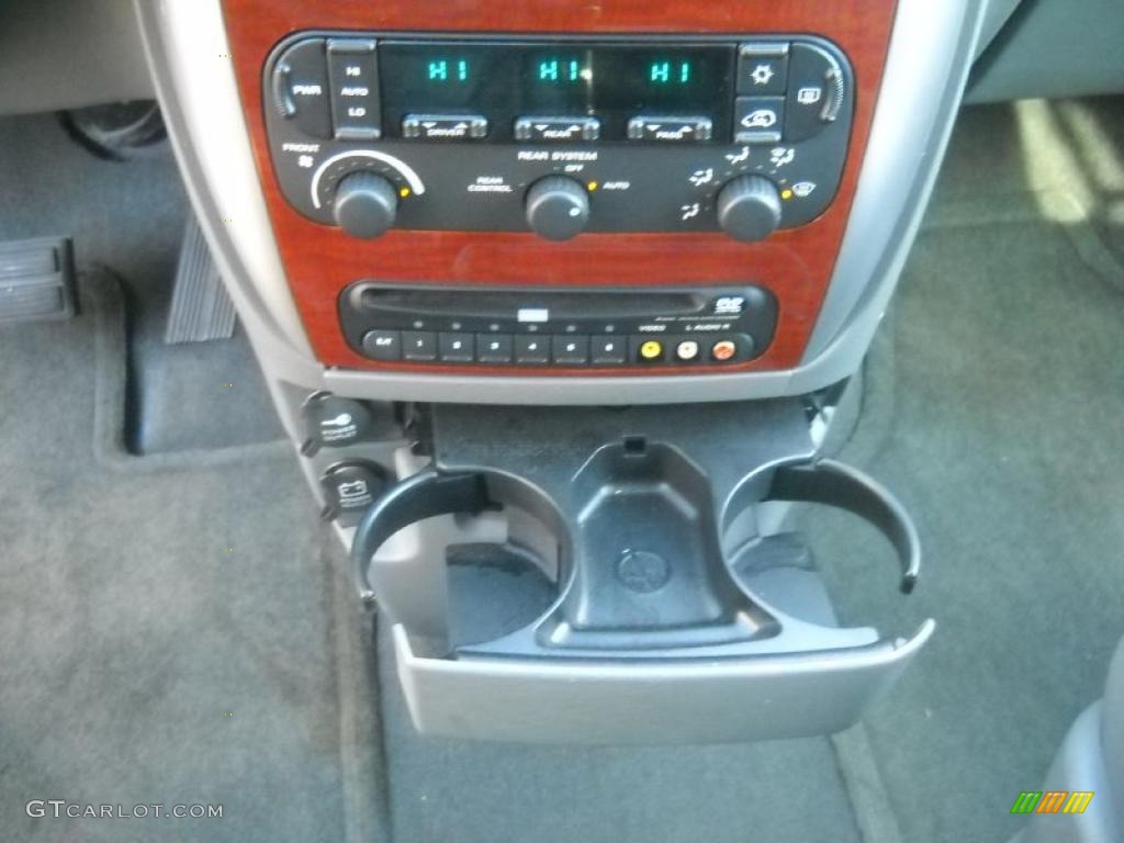 2007 Chrysler Town & Country Limited Controls Photo #39955942