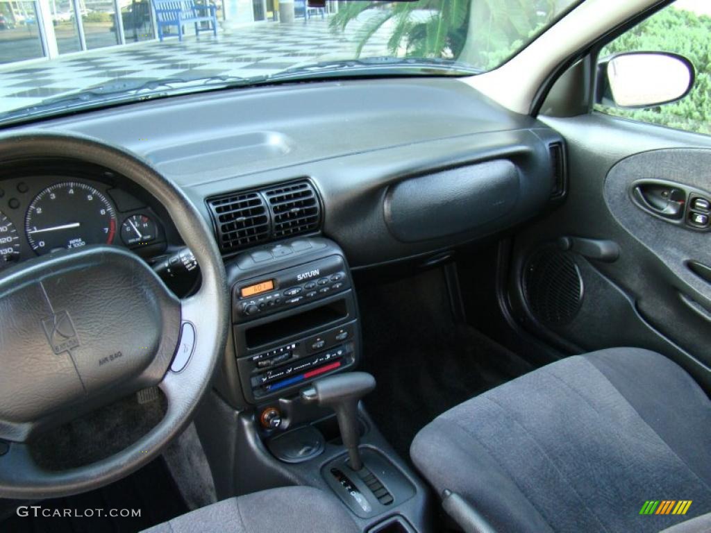 1999 Saturn S Series SL2 Sedan Black Dashboard Photo #39961638