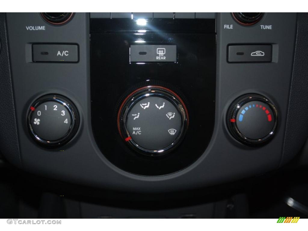 2011 Kia Forte EX Controls Photo #39961900