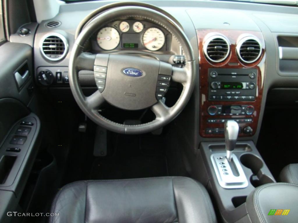 2006 Ford Freestyle Limited AWD Black Dashboard Photo #39962526