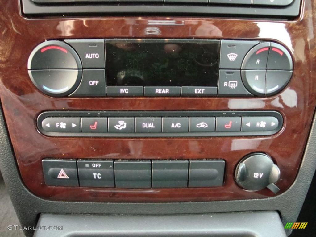 2006 Ford Freestyle Limited AWD Controls Photo #39962746