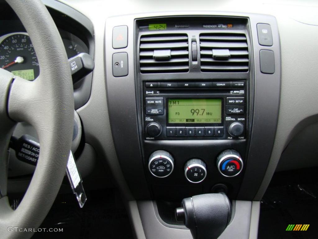 2009 Hyundai Tucson GLS Controls Photo #39964622