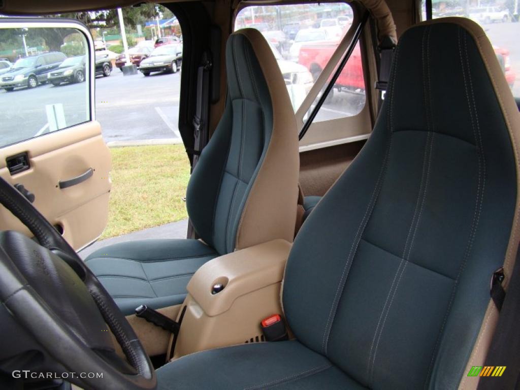 Camel/Dark Green Interior 2001 Jeep Wrangler Sahara 4x4 Photo #39965026