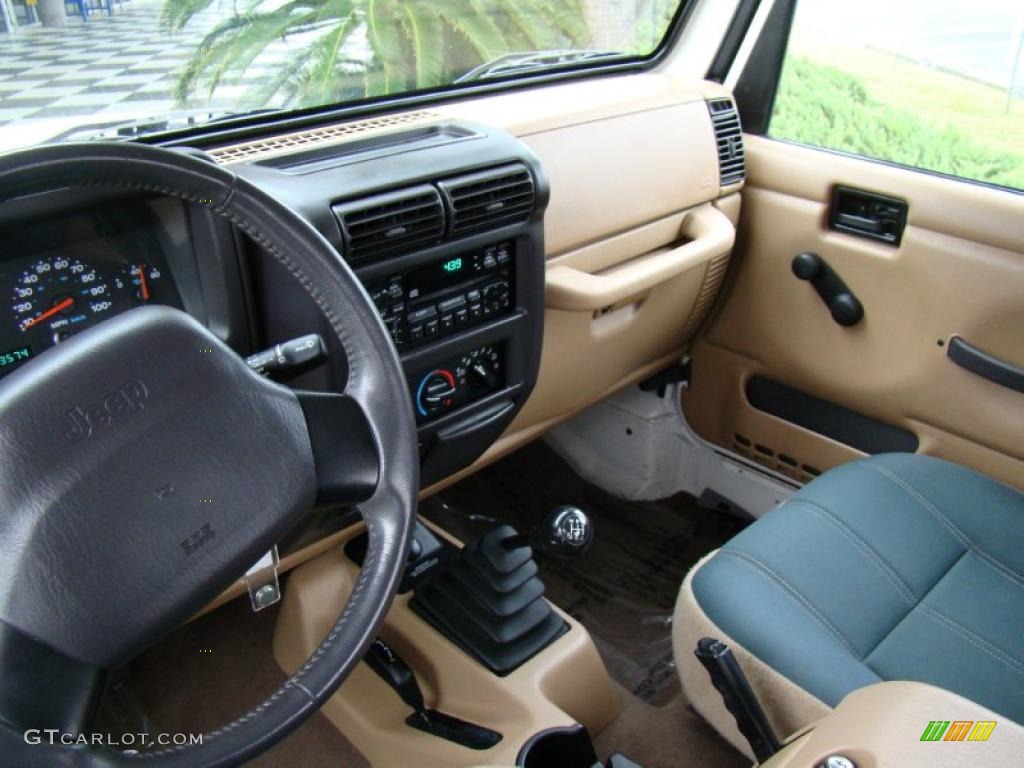 2001 Jeep Wrangler Sahara 4x4 Camel/Dark Green Dashboard Photo #39965118