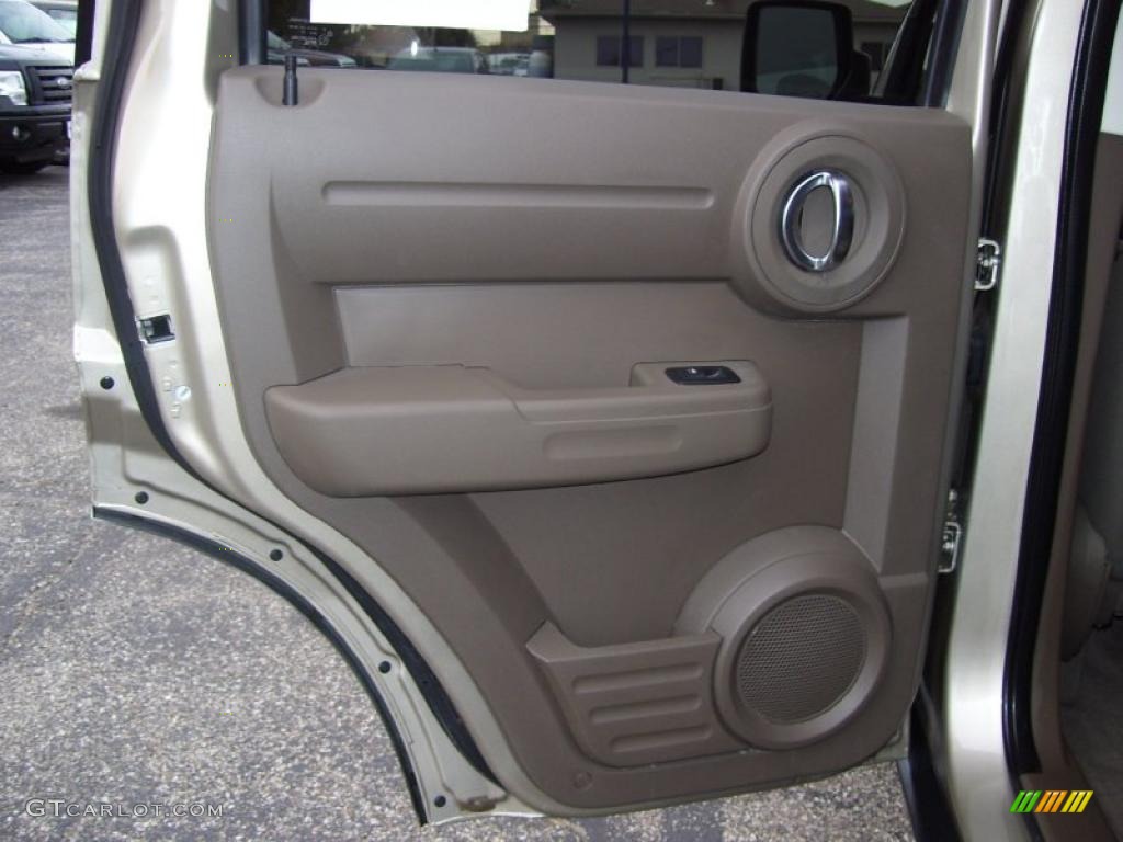 2010 Dodge Nitro SE 4x4 Khaki Door Panel Photo #39966514