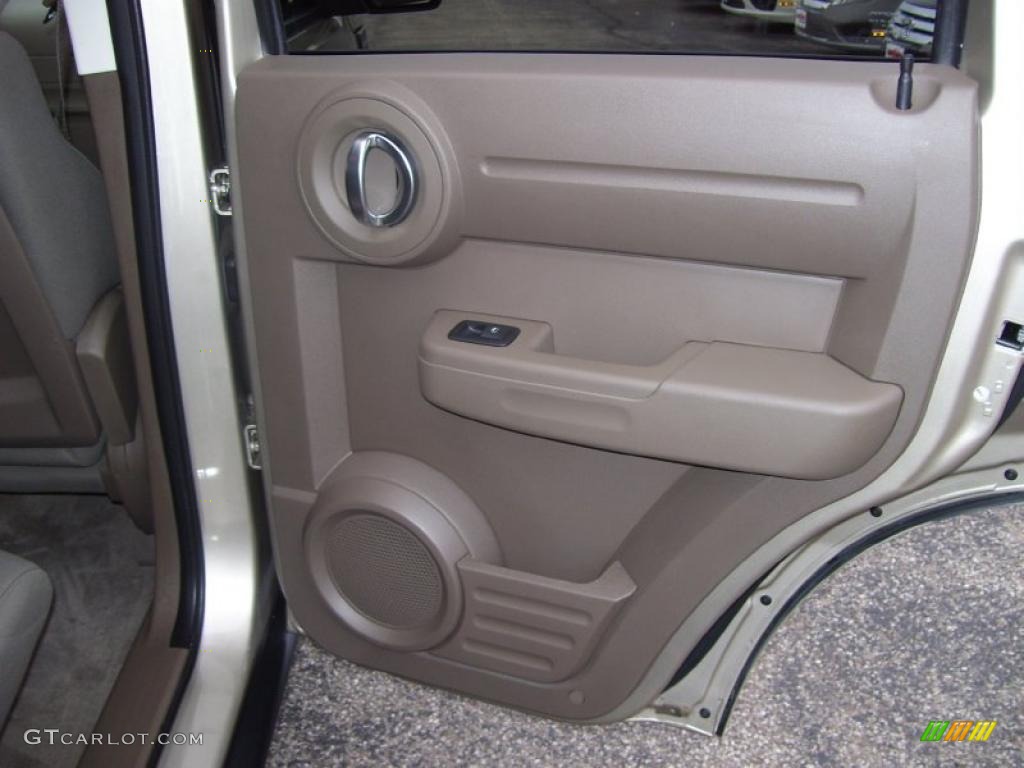 2010 Dodge Nitro SE 4x4 Khaki Door Panel Photo #39966578
