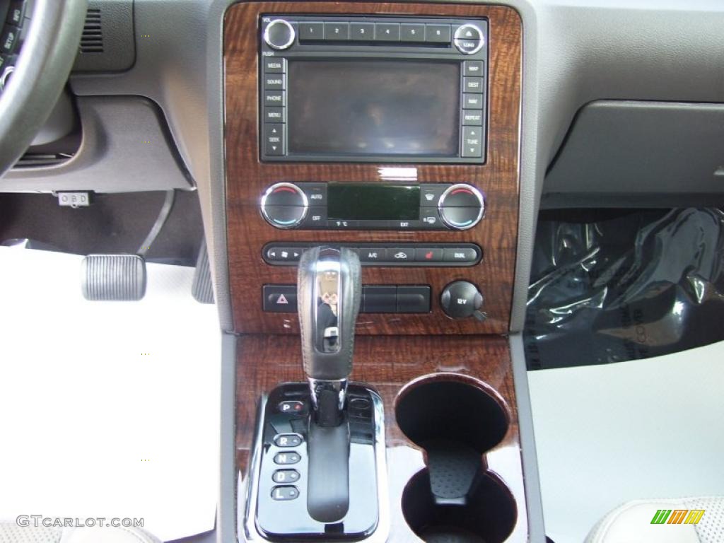 2008 Ford Taurus Limited AWD Controls Photo #39967652