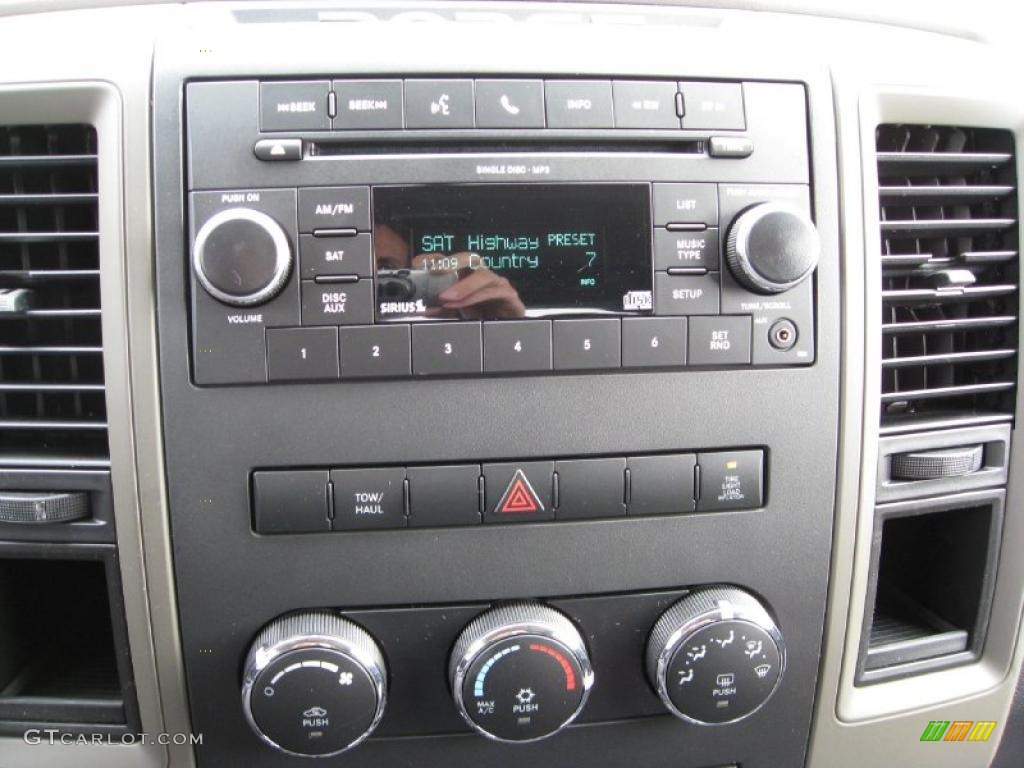 2011 Dodge Ram 2500 HD ST Crew Cab 4x4 Controls Photo #39970180