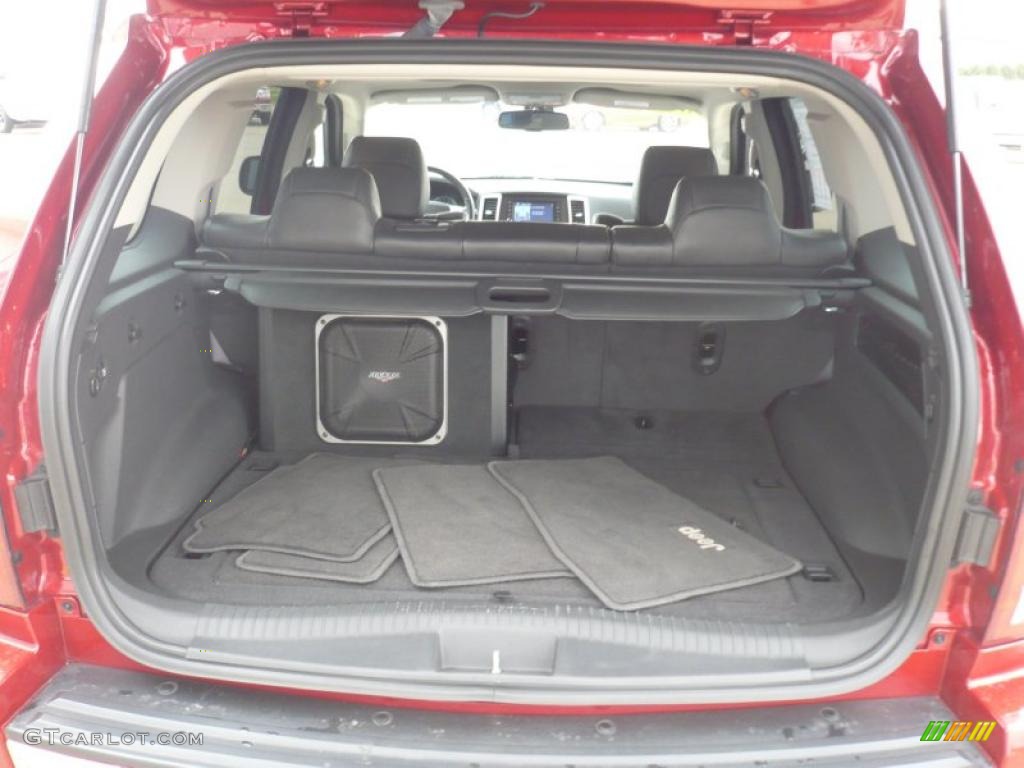 2010 Jeep Grand Cherokee SRT8 4x4 Trunk Photo #39970640