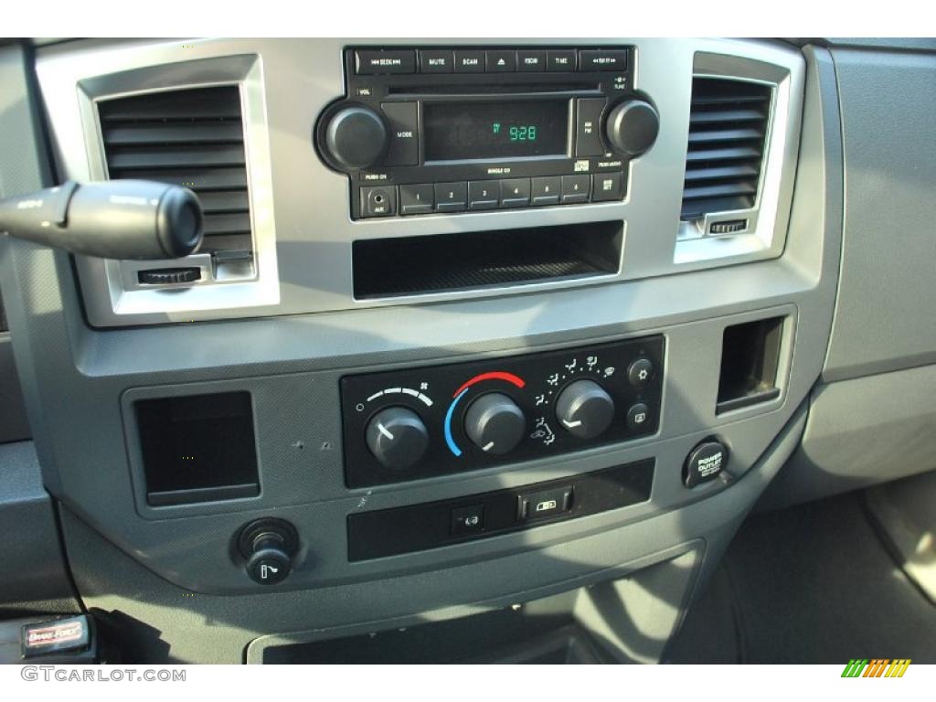 2008 Dodge Ram 3500 SLT Mega Cab Dually Controls Photos