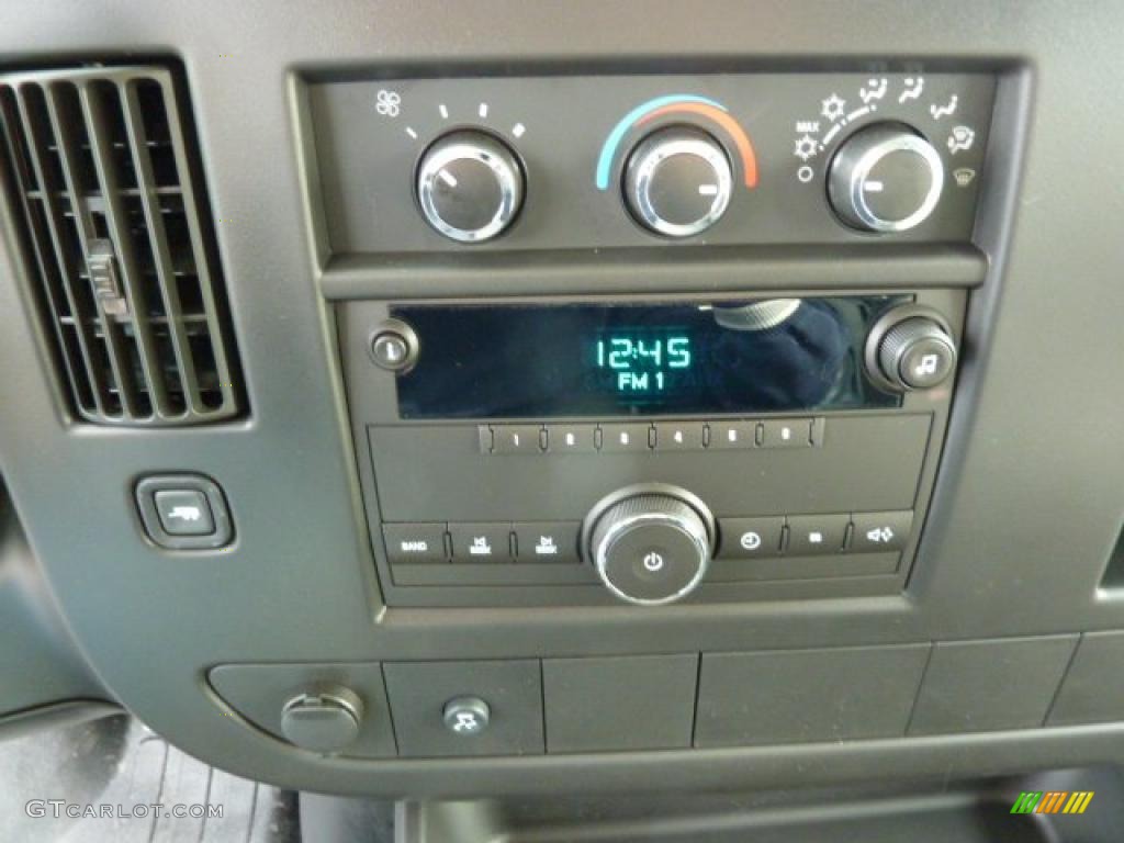 2011 Chevrolet Express 2500 Work Van Controls Photo #39977056
