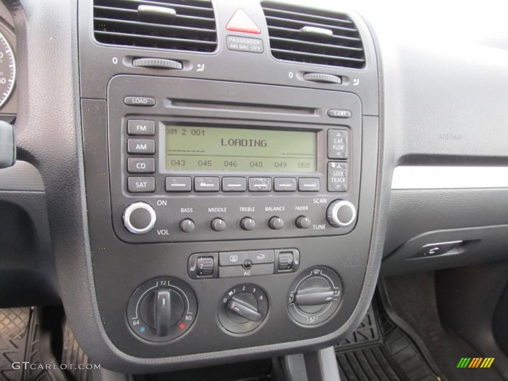 2006 Volkswagen Jetta 2.5 Sedan Controls Photo #39987296