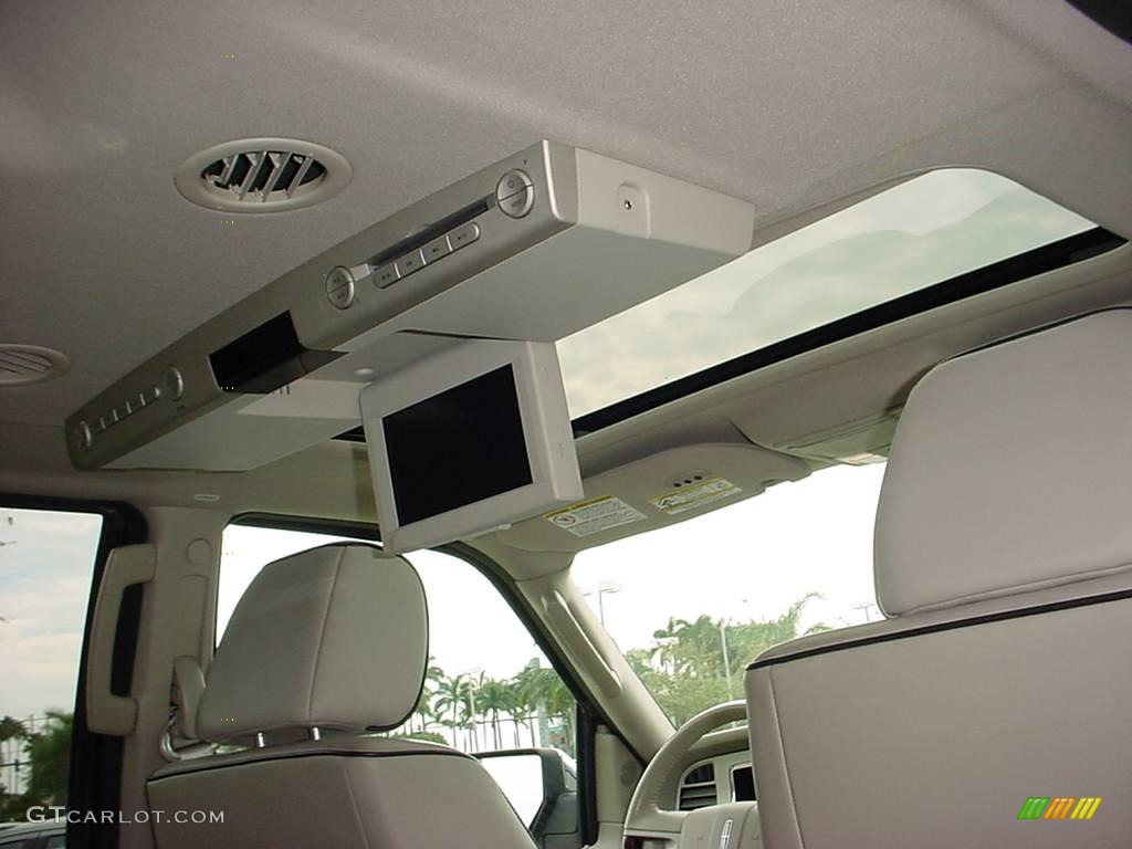 2007 Navigator L Luxury - Black / Stone photo #12