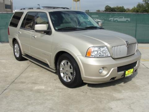 2004 Lincoln Navigator Ultimate Data, Info and Specs
