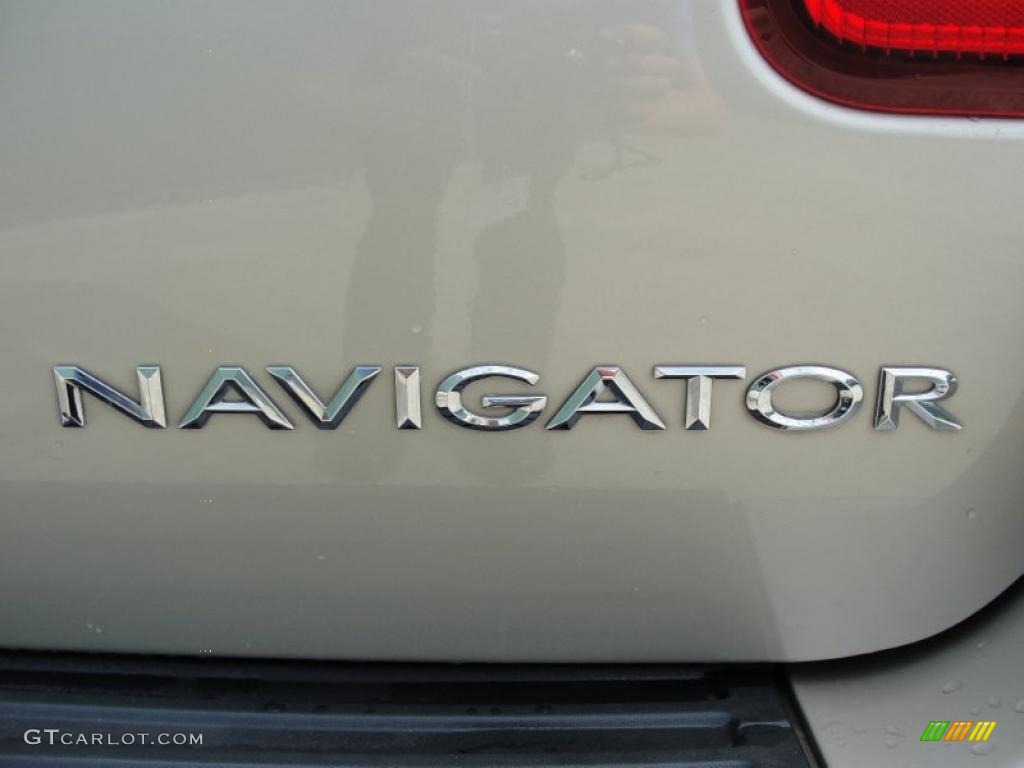 2004 Lincoln Navigator Ultimate Marks and Logos Photos