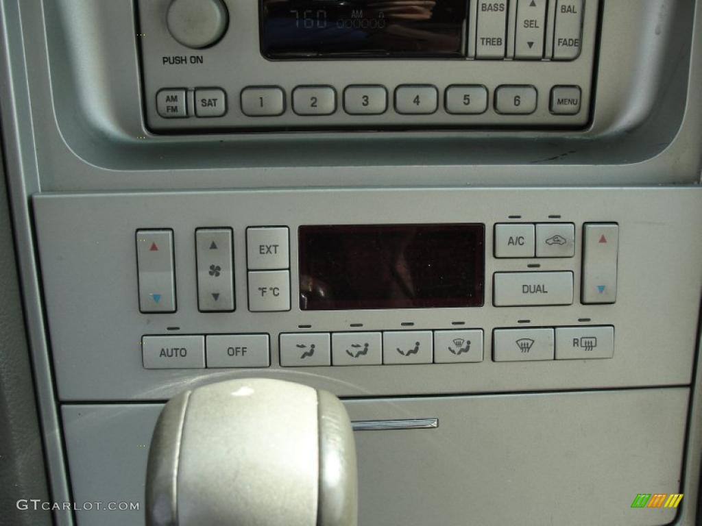 2004 Lincoln Navigator Ultimate Controls Photo #39991780