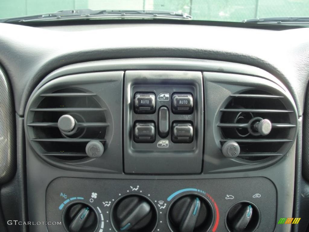 2004 Chrysler PT Cruiser GT Controls Photo #39992500