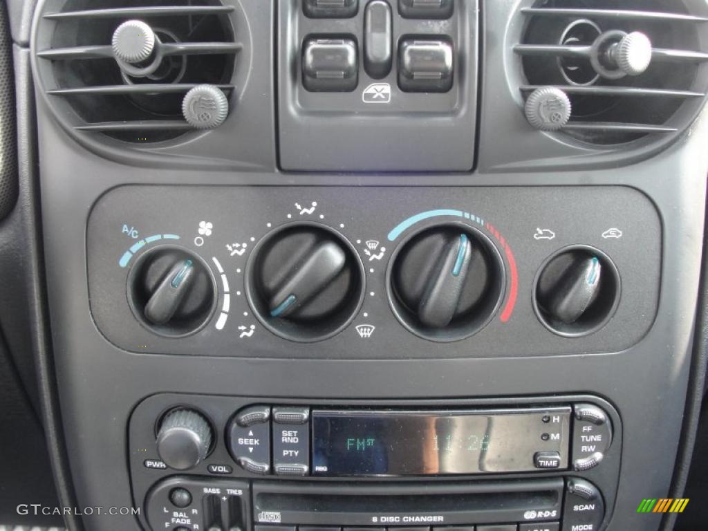 2004 Chrysler PT Cruiser GT Controls Photo #39992512