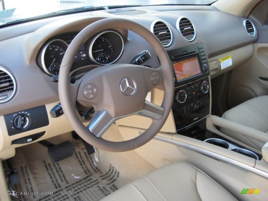 Cashmere Interior 2011 Mercedes-Benz ML 350 BlueTEC 4Matic Photo #39992656
