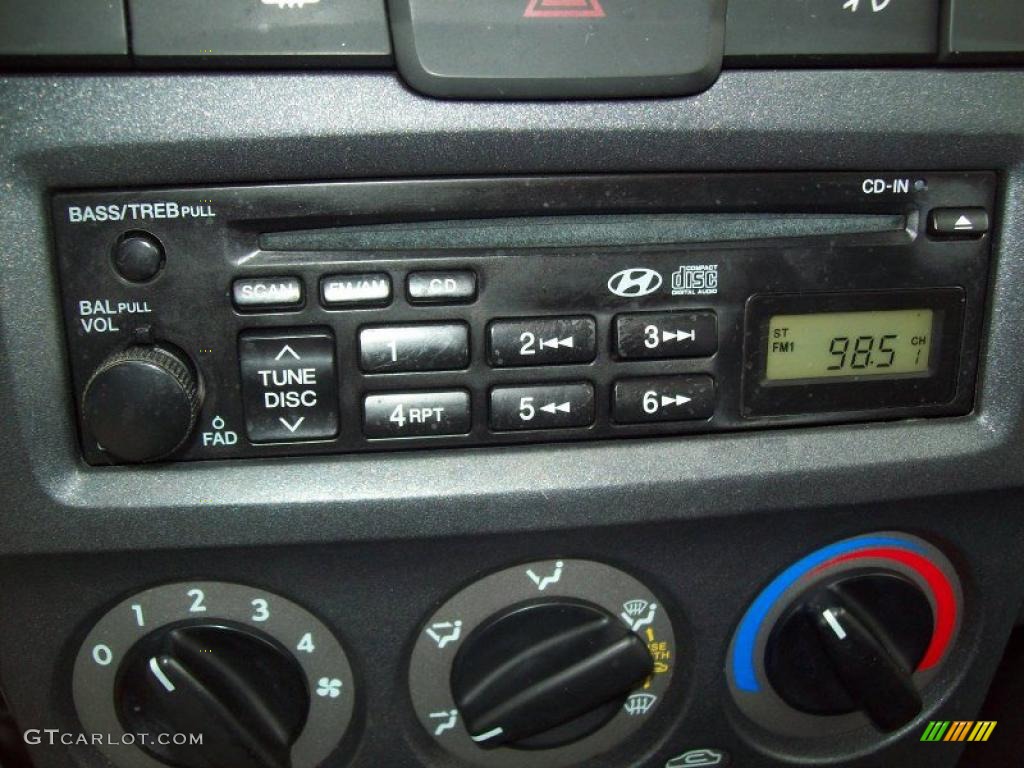 2004 Hyundai Accent GT Coupe Controls Photo #39994944