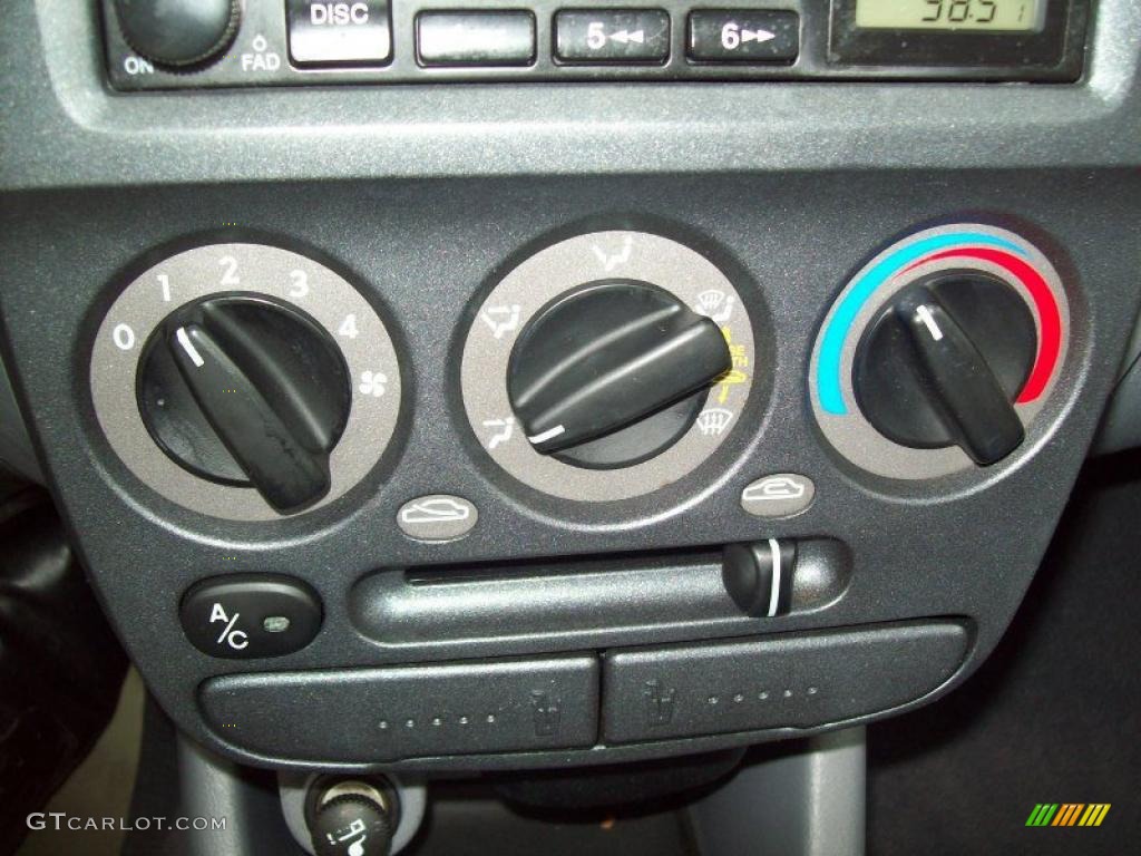 2004 Hyundai Accent GT Coupe Controls Photo #39995180