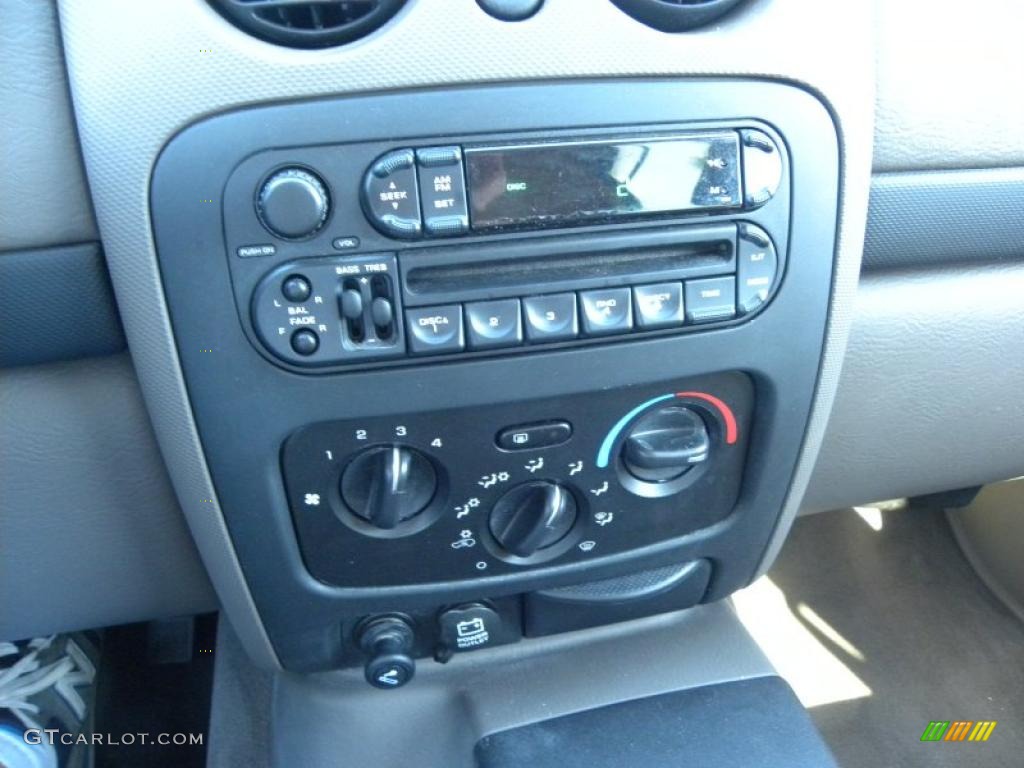 2002 Jeep Liberty Sport Controls Photo #39995612