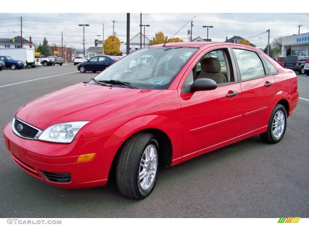 2006 Focus ZX4 SE Sedan - Infra-Red / Dark Pebble/Light Pebble photo #1