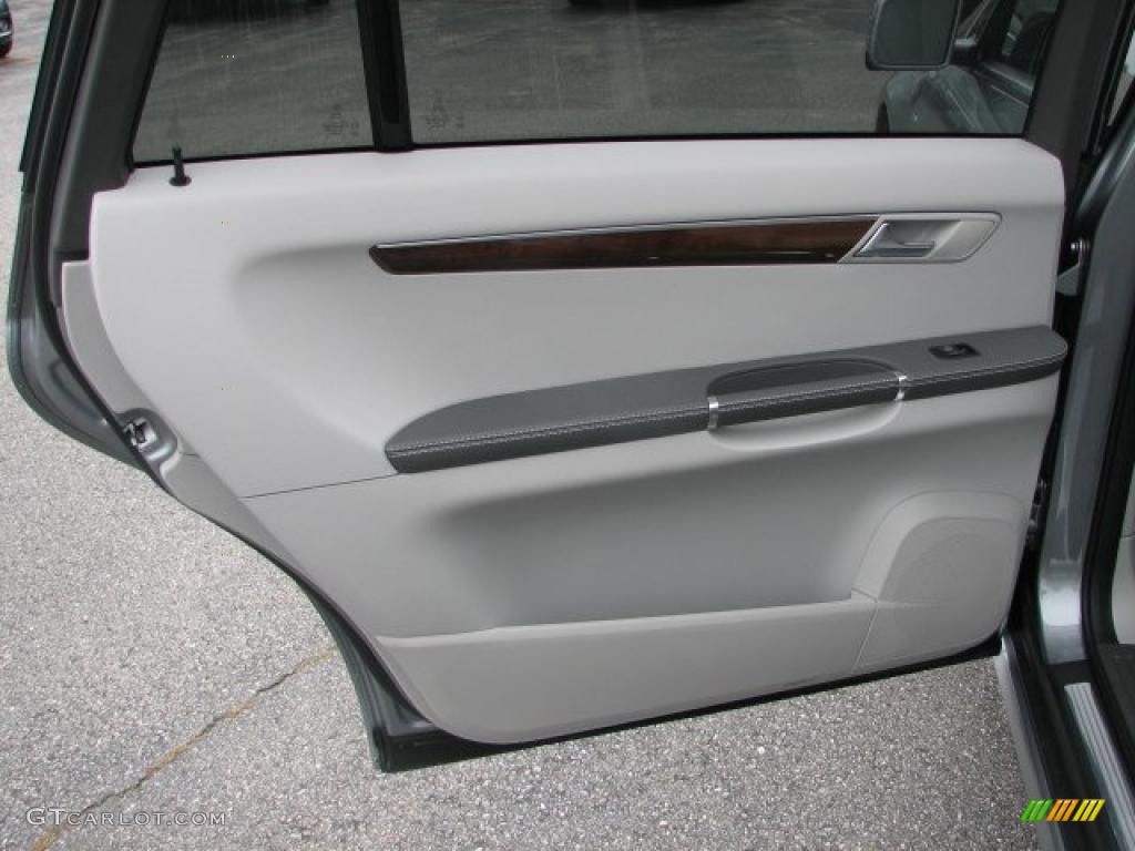 2011 Mercedes-Benz R 350 BlueTEC 4Matic Ash Door Panel Photo #40000004